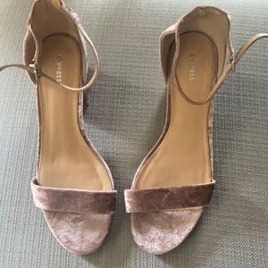 Express Pink/violet crushed velvet heels